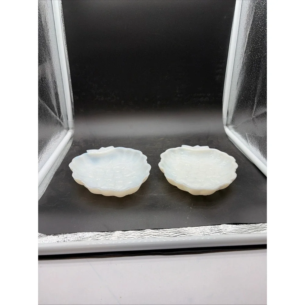 Vintage White Milk Glass Grape Trinket Dishes Scalloped Edge Set of‎ 2